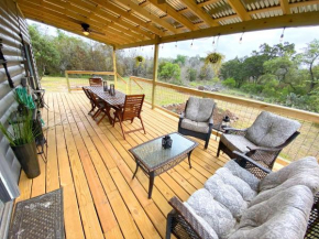 Escape to the Country! Hill Country Log Cabin